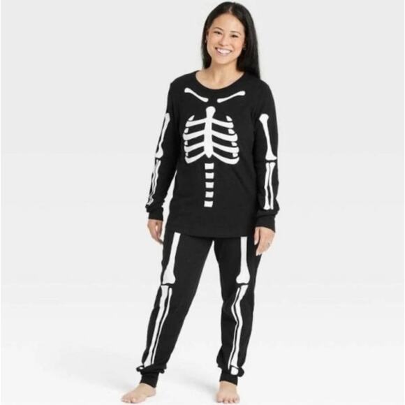Target Other - [B7] Hyde & EEK! Boutique Skeletons Halloween Matching Family Pajama Set